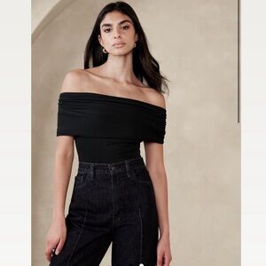 Banana Republic off the shoulder top new in bag with tags